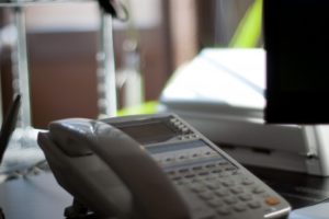 お問い合わせ：電話